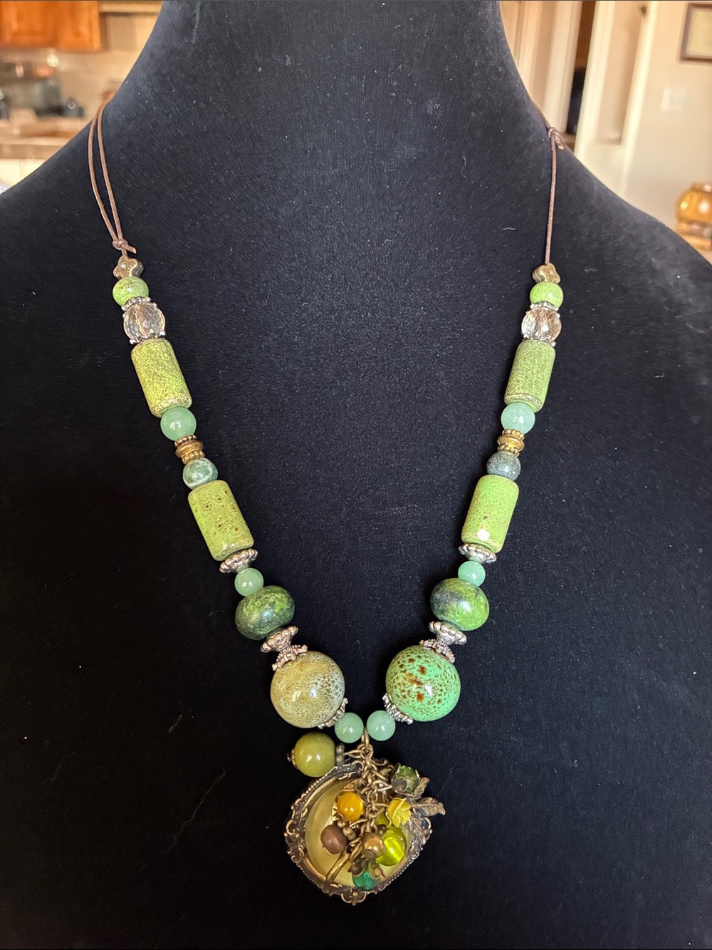 Green Beaded Pendant Necklace - Women's Fashion Jewelry